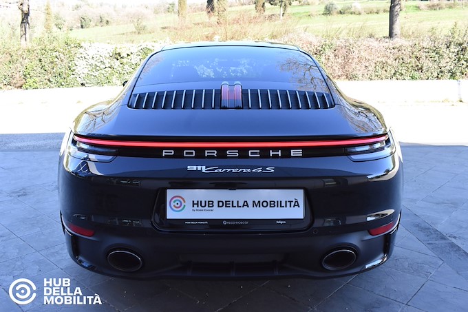 PORSCHE 911 Carrera 4S